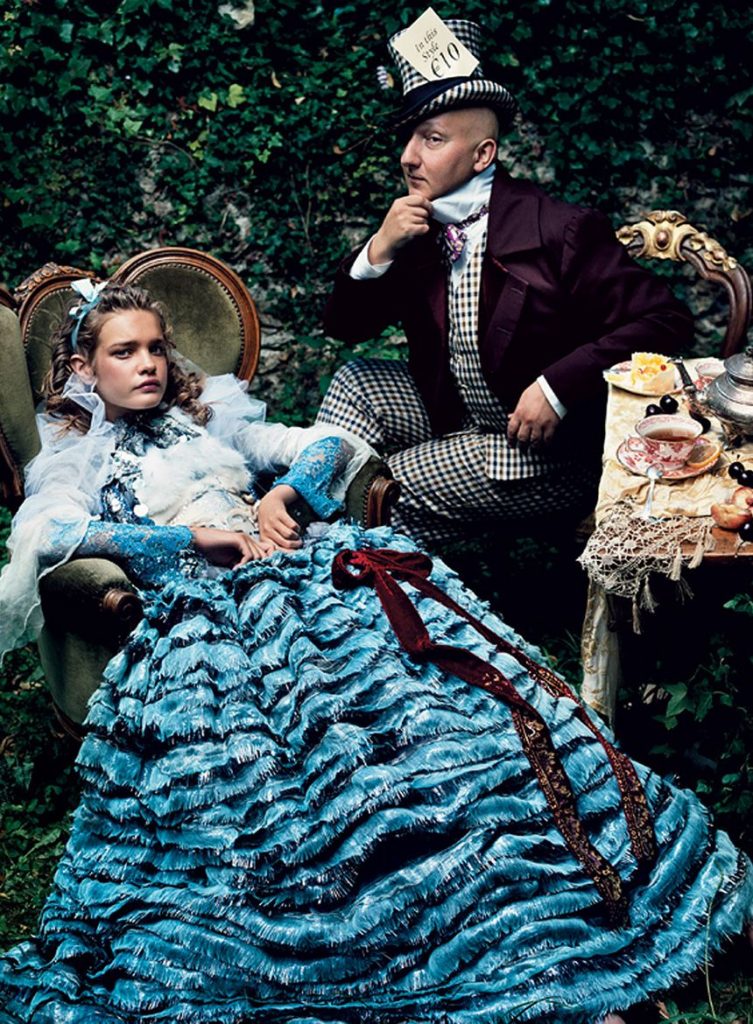 Natalia Vodianova in "Alice in Wonderland", Annie Leibovitz for Vogue 2003.